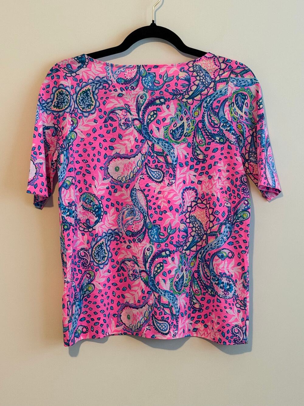 Lilly Pulitzer Girls Short Sleeve Shirt
Pink/Blue Paisley Bird Print XL 12-14